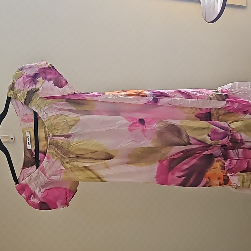 Dknyc silk handpanted Spring dress beautiful.